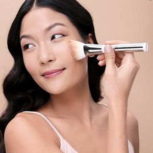 it Heavenly Skin Skin-Hugging Foundation Brush 707 New In Boc